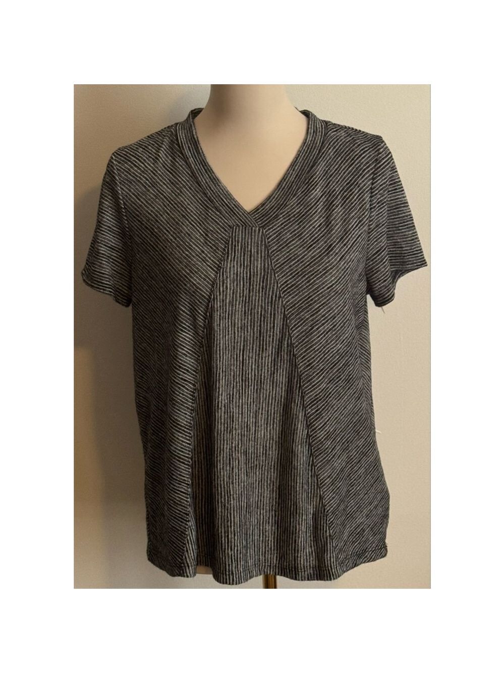 Women's Jillian N Petite PM Black White Striped Short Sleeve Tee
